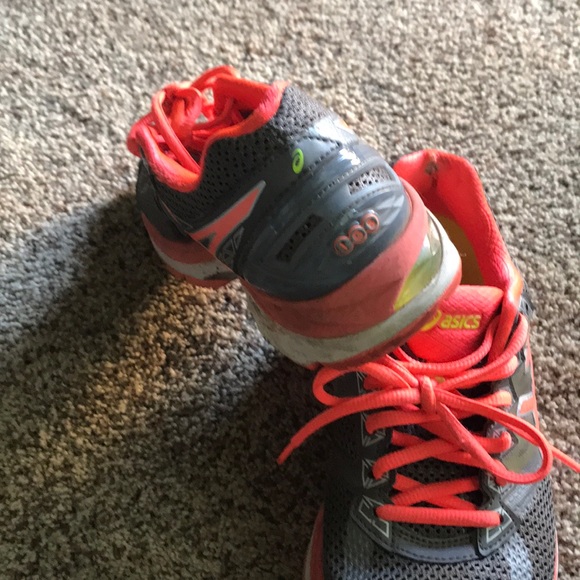 ASICS gray with peach orange trim tennis shoe. - Picture 3 of 6